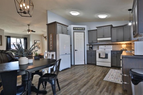 14 Mountview Place, Granum, AB - Indoor