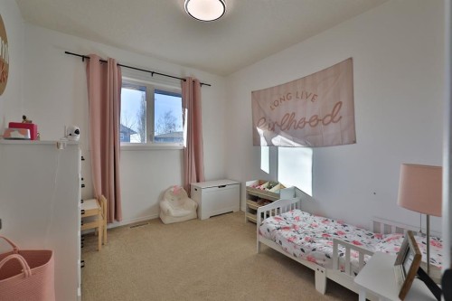 14 Mountview Place, Granum, AB - Indoor Photo Showing Bedroom