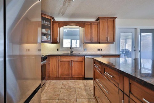 1413 20 Avenue North, Lethbridge, AB - Indoor Photo Showing Kitchen With Double Sink