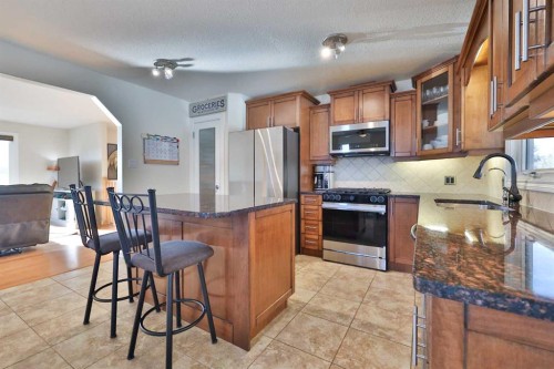 1413 20 Avenue North, Lethbridge, AB - Indoor Photo Showing Kitchen With Stainless Steel Kitchen