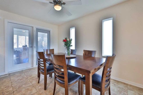 1413 20 Avenue North, Lethbridge, AB - Indoor Photo Showing Dining Room
