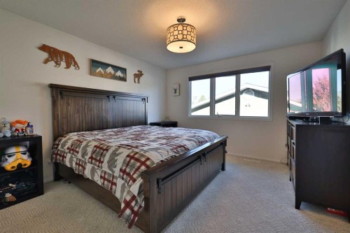 1413 20 Avenue North, Lethbridge, AB - Indoor Photo Showing Bedroom