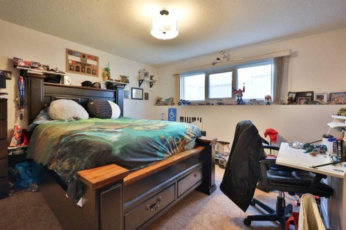 1413 20 Avenue North, Lethbridge, AB - Indoor Photo Showing Bedroom