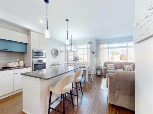 3-402 Highlands Boulevard West, Lethbridge, AB - Indoor Photo Showing Kitchen With Upgraded Kitchen