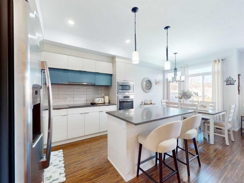 3-402 Highlands Boulevard West, Lethbridge, AB - Indoor Photo Showing Kitchen With Upgraded Kitchen