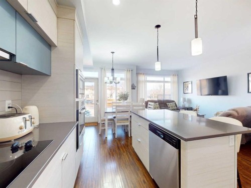 3-402 Highlands Boulevard West, Lethbridge, AB - Indoor Photo Showing Kitchen With Upgraded Kitchen