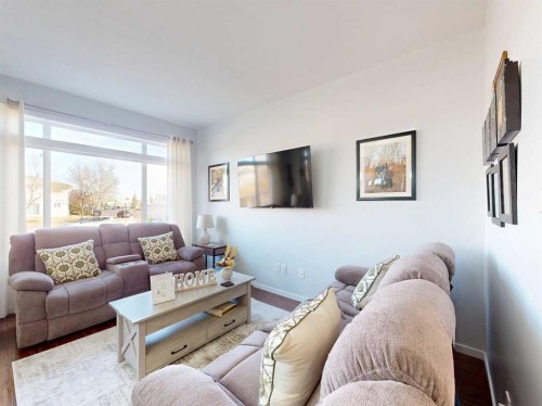 3-402 Highlands Boulevard West, Lethbridge, AB - Indoor Photo Showing Living Room