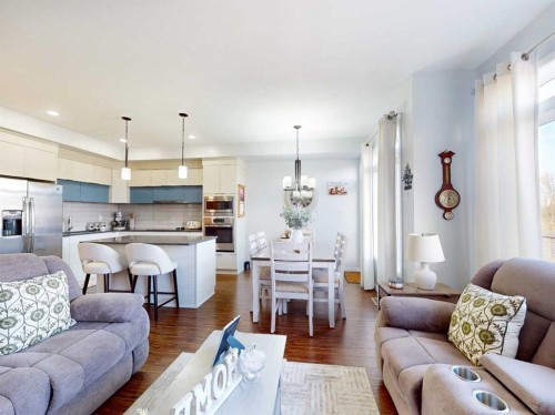 3-402 Highlands Boulevard West, Lethbridge, AB - Indoor Photo Showing Living Room