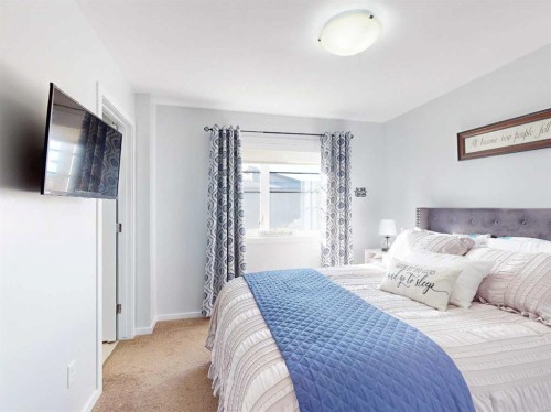 3-402 Highlands Boulevard West, Lethbridge, AB - Indoor Photo Showing Bedroom