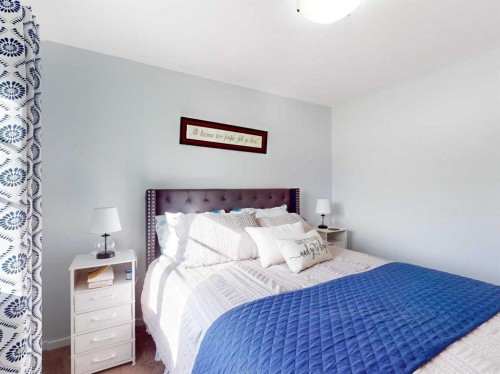 3-402 Highlands Boulevard West, Lethbridge, AB - Indoor Photo Showing Bedroom
