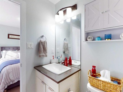 3-402 Highlands Boulevard West, Lethbridge, AB - Indoor Photo Showing Bathroom