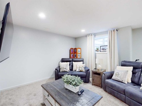 3-402 Highlands Boulevard West, Lethbridge, AB - Indoor Photo Showing Living Room