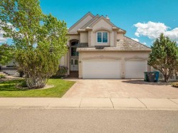 24 Fairmont Point SOUTH Lethbridge, AB T1K 7N6