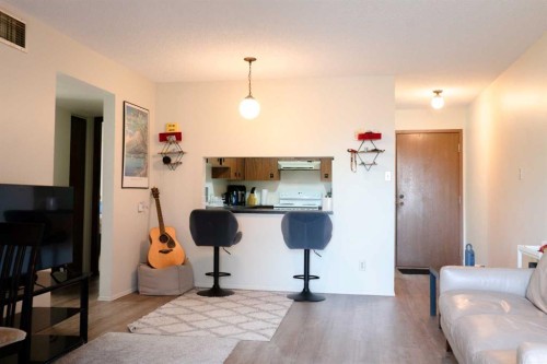 312-75 Temple Boulevard West, Lethbridge, AB - Indoor Photo Showing Kitchen