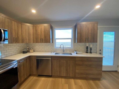 4213 57 Street, Taber, AB - Indoor Photo Showing Kitchen With Double Sink