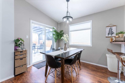 619 Aberdeen Crescent West, Lethbridge, AB - Indoor Photo Showing Dining Room