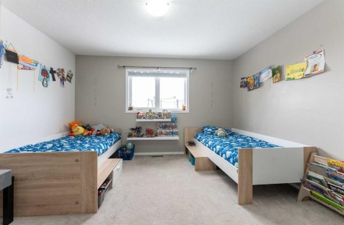 619 Aberdeen Crescent West, Lethbridge, AB - Indoor Photo Showing Bedroom