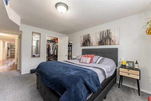 619 Aberdeen Crescent West, Lethbridge, AB - Indoor Photo Showing Bedroom