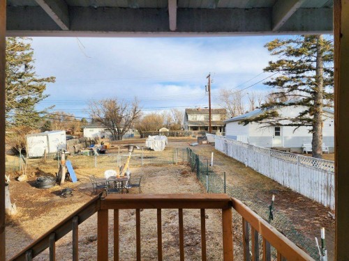 408 49 Avenue East, Claresholm, AB - Outdoor