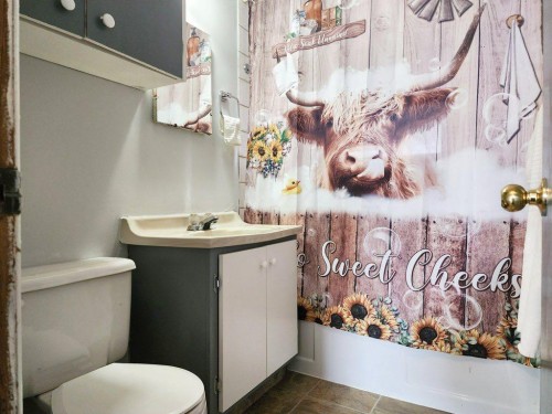 408 49 Avenue East, Claresholm, AB - Indoor