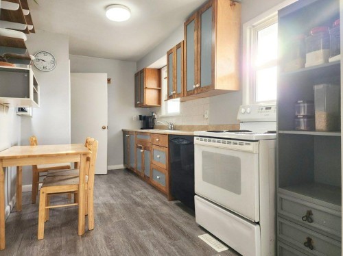 408 49 Avenue East, Claresholm, AB - Indoor Photo Showing Kitchen