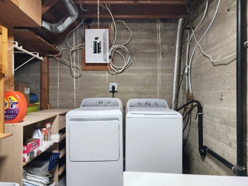 408 49 Avenue East, Claresholm, AB - Indoor Photo Showing Laundry Room