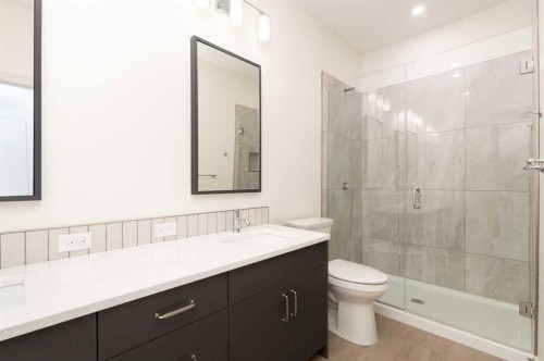 566 Malahat Green West, Lethbridge, AB - Indoor Photo Showing Bathroom