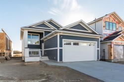566 Malahat Green WEST Lethbridge, AB T1J 5H1