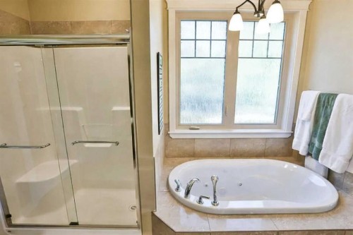 406 Stonecrest Terrace West, Lethbridge, AB - Indoor Photo Showing Bathroom