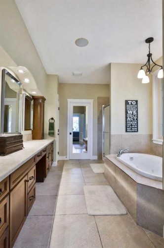 406 Stonecrest Terrace West, Lethbridge, AB - Indoor Photo Showing Bathroom