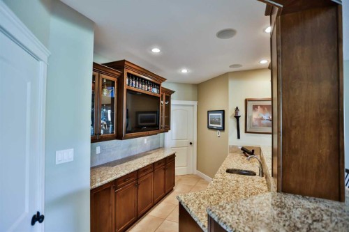 406 Stonecrest Terrace West, Lethbridge, AB - Indoor Photo Showing Kitchen