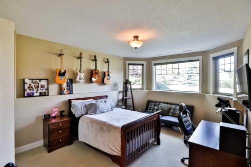 406 Stonecrest Terrace West, Lethbridge, AB - Indoor Photo Showing Bedroom