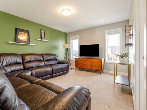 166 Crocus Terrace West, Lethbridge, AB - Indoor Photo Showing Living Room