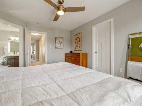 166 Crocus Terrace West, Lethbridge, AB - Indoor Photo Showing Bedroom