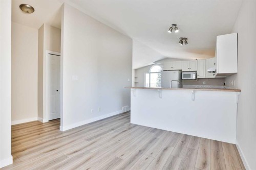 19 Heritage Lane West, Lethbridge, AB - Indoor Photo Showing Kitchen