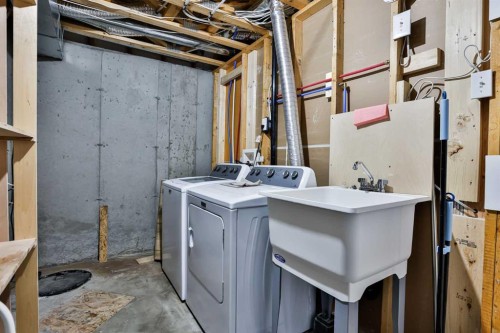 19 Heritage Lane West, Lethbridge, AB - Indoor Photo Showing Laundry Room