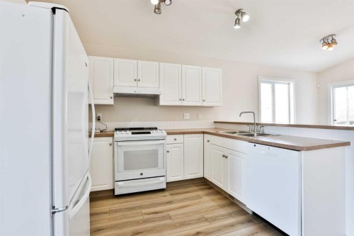19 Heritage Lane West, Lethbridge, AB - Indoor Photo Showing Kitchen With Double Sink