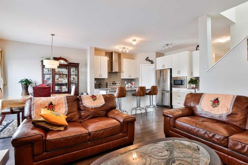 405 Moonlight Way West, Lethbridge, AB - Indoor Photo Showing Living Room