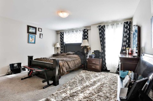 405 Moonlight Way West, Lethbridge, AB - Indoor Photo Showing Bedroom