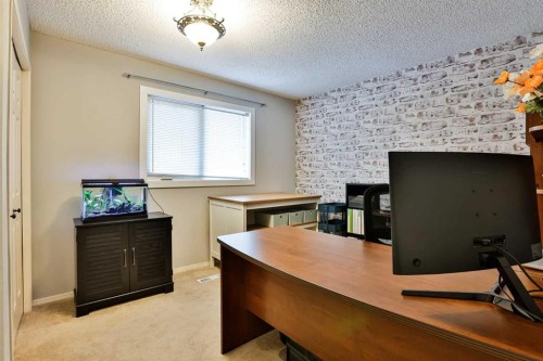 285 Jerry Potts Boulevard West, Lethbridge, AB - Indoor Photo Showing Office