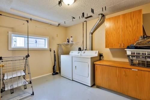 285 Jerry Potts Boulevard West, Lethbridge, AB - Indoor Photo Showing Laundry Room