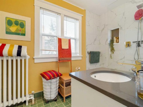 1404 4 Avenue South, Lethbridge, AB - Indoor Photo Showing Bathroom