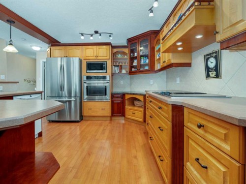 2006 7 Avenue South, Lethbridge, AB 