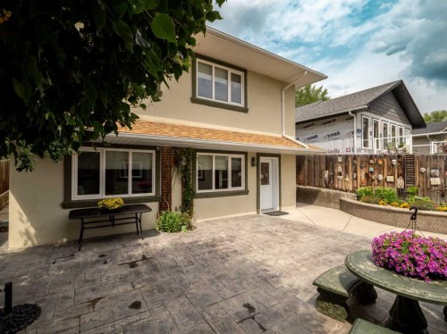 2006 7 Avenue South, Lethbridge, AB 