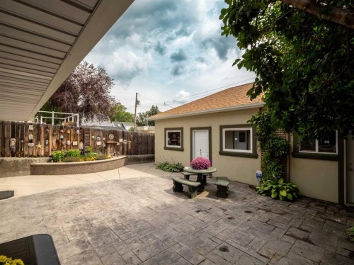 2006 7 Avenue South, Lethbridge, AB 