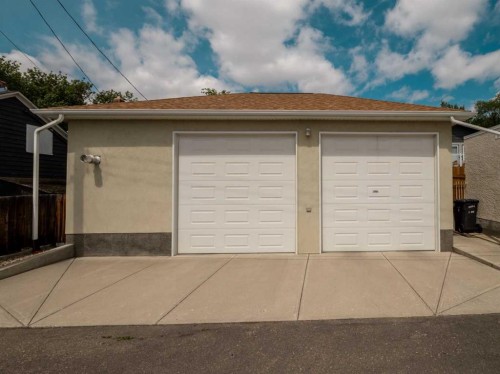 2006 7 Avenue South, Lethbridge, AB 