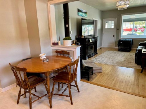 7918 23 Avenue, Coleman, AB - Indoor Photo Showing Dining Room