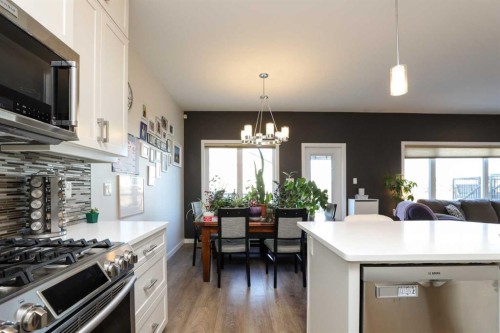 711 Moonlight Crescent West, Lethbridge, AB - Indoor Photo Showing Kitchen With Upgraded Kitchen