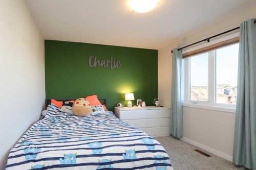 711 Moonlight Crescent West, Lethbridge, AB - Indoor Photo Showing Bedroom