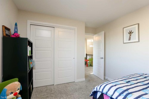 711 Moonlight Crescent West, Lethbridge, AB - Indoor Photo Showing Bedroom